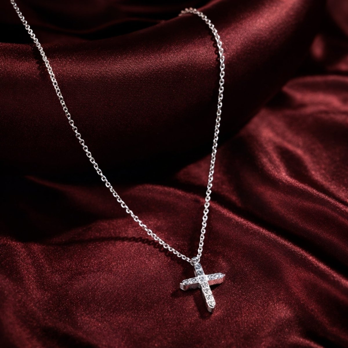 Infographic showing the dimensions (22mm x 14mm) and materials (304 Stainless Steel, Cubic Zirconia) of the Kouvr cross necklace.